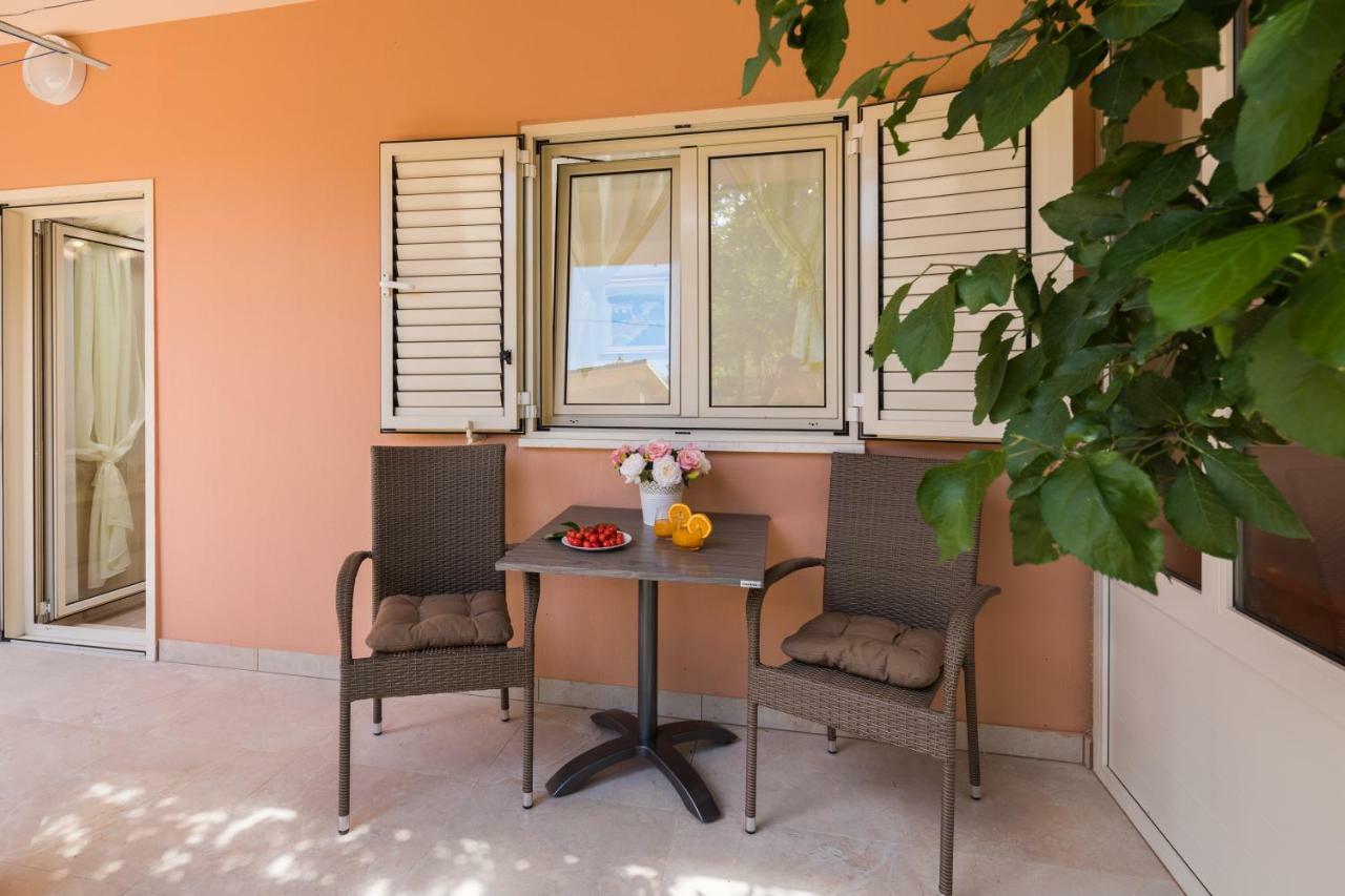 Apartmani Oaza Трогир Экстерьер фото